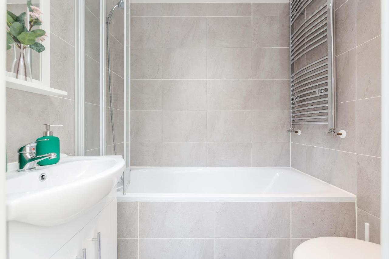 2 Bedrooms Serviced Apartment Excel Exhibition Centre, O2 Arena, Stratford Olympic City, Forest Gate, Central Londyn Zewnętrze zdjęcie